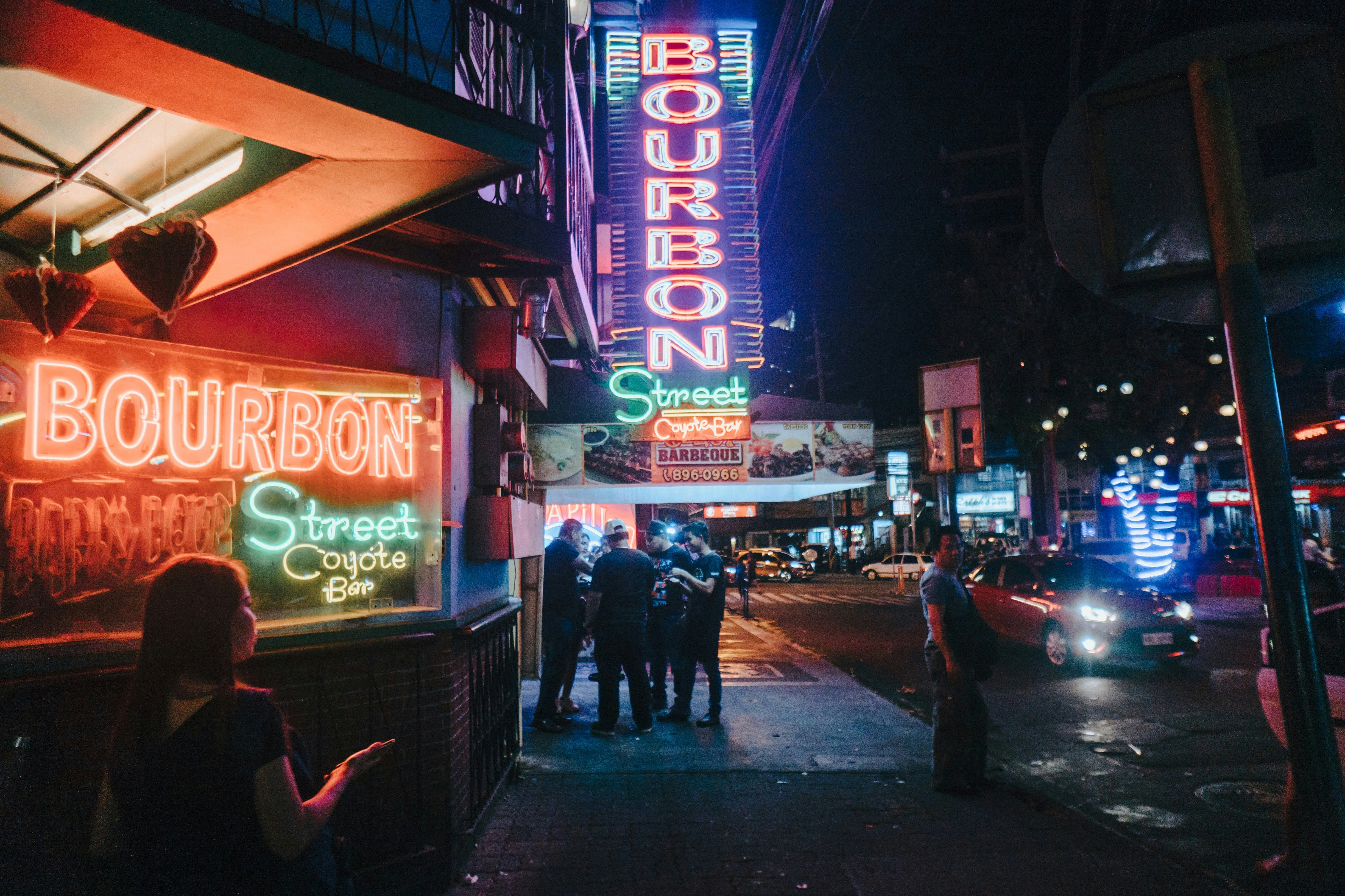 마카티 네온/바 거리 감성