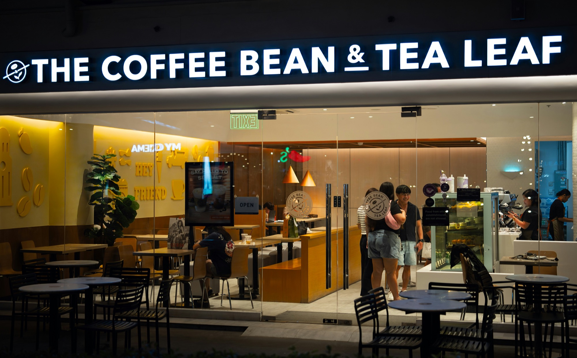 Cebu cafe/night storefront (photo)