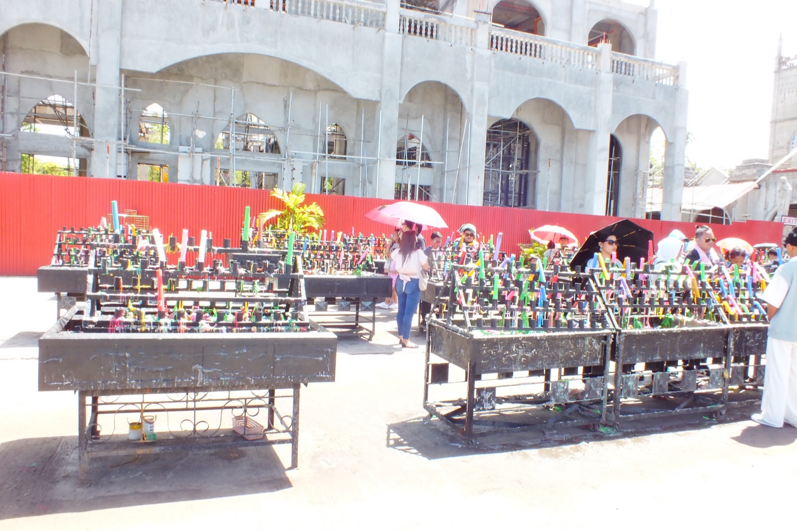 시말라 성지의 색색 봉헌 초대